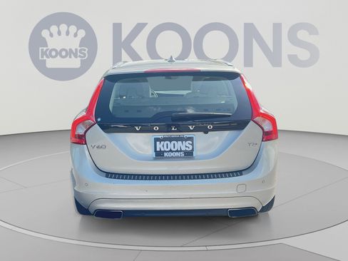 Used 2016 Volvo V60 T5 Platinum w/ Climate Package FWD image 5