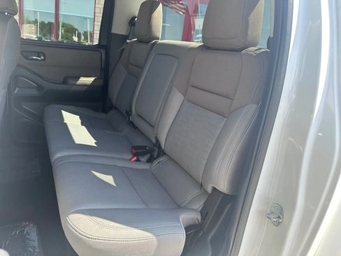 Used 2023 Nissan Frontier SV w/ Tow Package AWD/4WD image 12