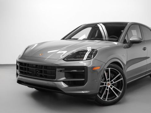 New 2026 Porsche Cayenne E-Hybrid Coupe AWD/4WD image 7
