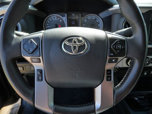 Used 2019 Toyota Tacoma SR5 AWD/4WD image 25
