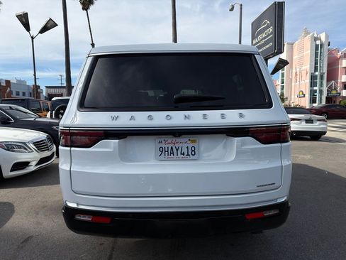 Used 2023 Jeep Wagoneer Series III w/ Flexible Seating Group image 5