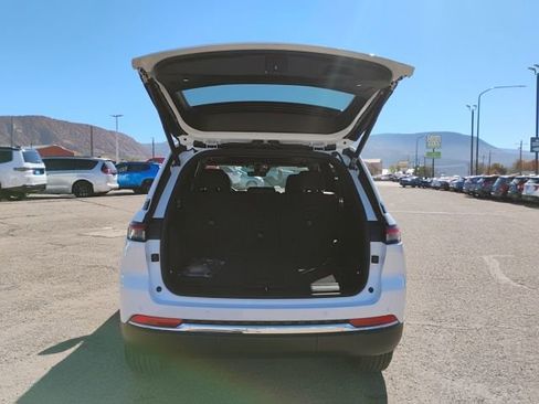 New 2025 Jeep Grand Cherokee Limited image 18