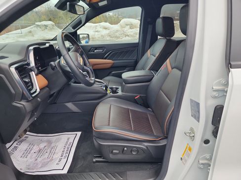 Certified 2023 GMC Canyon AT4 w/ AT4 Premium Package image 10