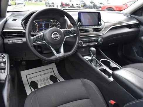 Used 2024 Nissan Altima 2.5 SV FWD image 26