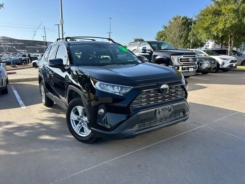 Used 2021 Toyota RAV4 XLE FWD image 1
