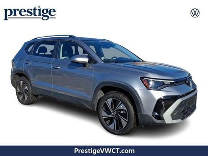 Used 2025 Volkswagen Taos SE w/ Panoramic Sunroof Package