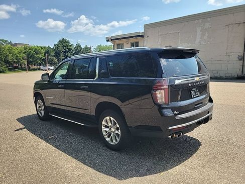 Used 2023 Chevrolet Suburban Premier AWD/4WD image 17
