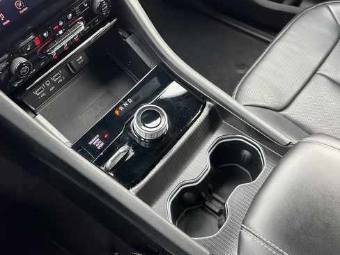 Used 2024 Jeep Grand Cherokee Limited w/ Luxury Tech Group II image 23