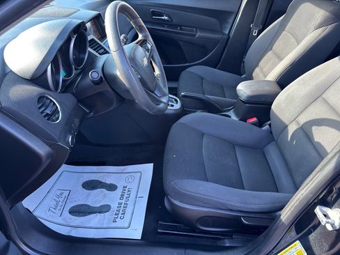 Used 2016 Chevrolet Cruze LT w/ Technology Package image 14