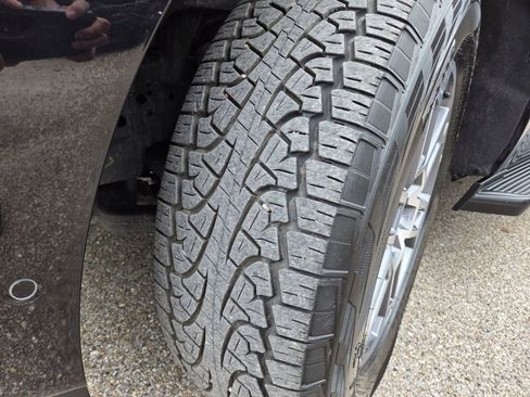Used 2025 Ford Expedition Active AWD/4WD image 13