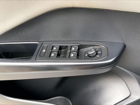 Used 2023 Volkswagen Taos SE w/ Panoramic Sunroof Package FWD image 33