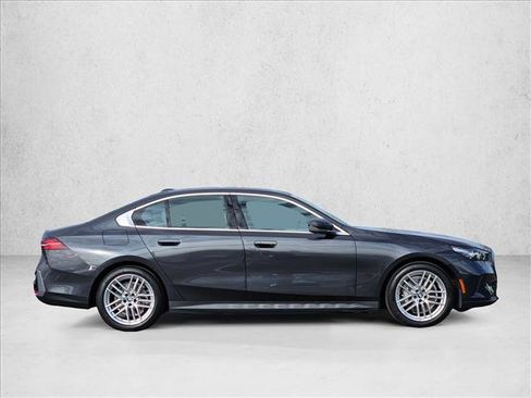 Certified 2024 BMW 530i w/ Convenience Package image 4