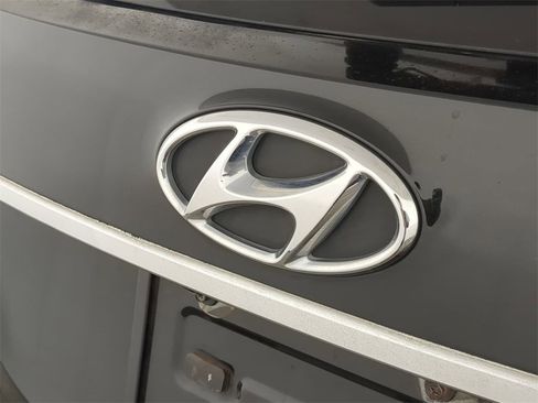 Used 2017 Hyundai Santa Fe Limited image 13