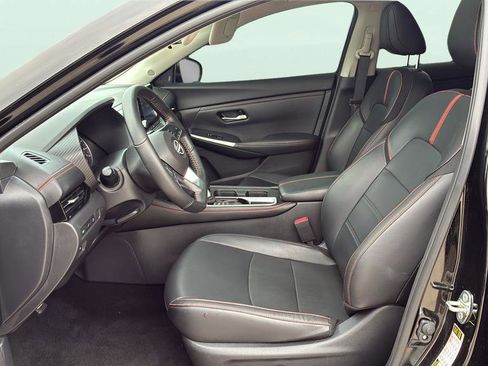 Used 2025 Nissan Sentra SR w/ SR Premium Package FWD image 28