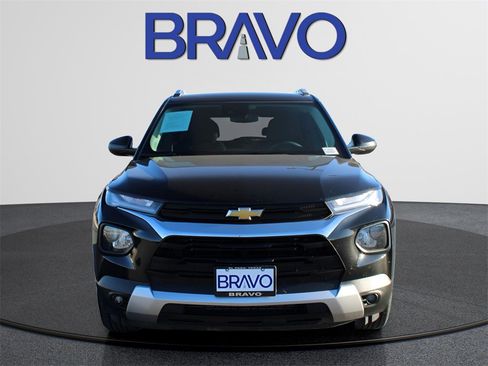 Used 2023 Chevrolet TrailBlazer LT image 2