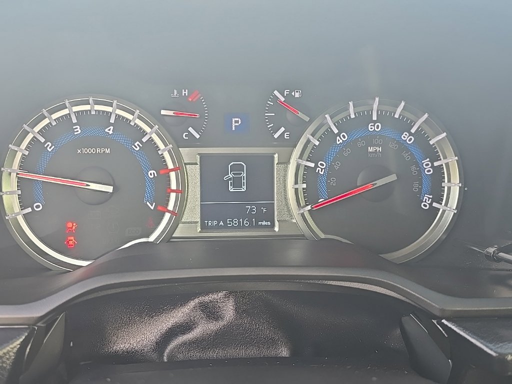 Used 2018 Toyota 4Runner SR5 AWD/4WD image 10