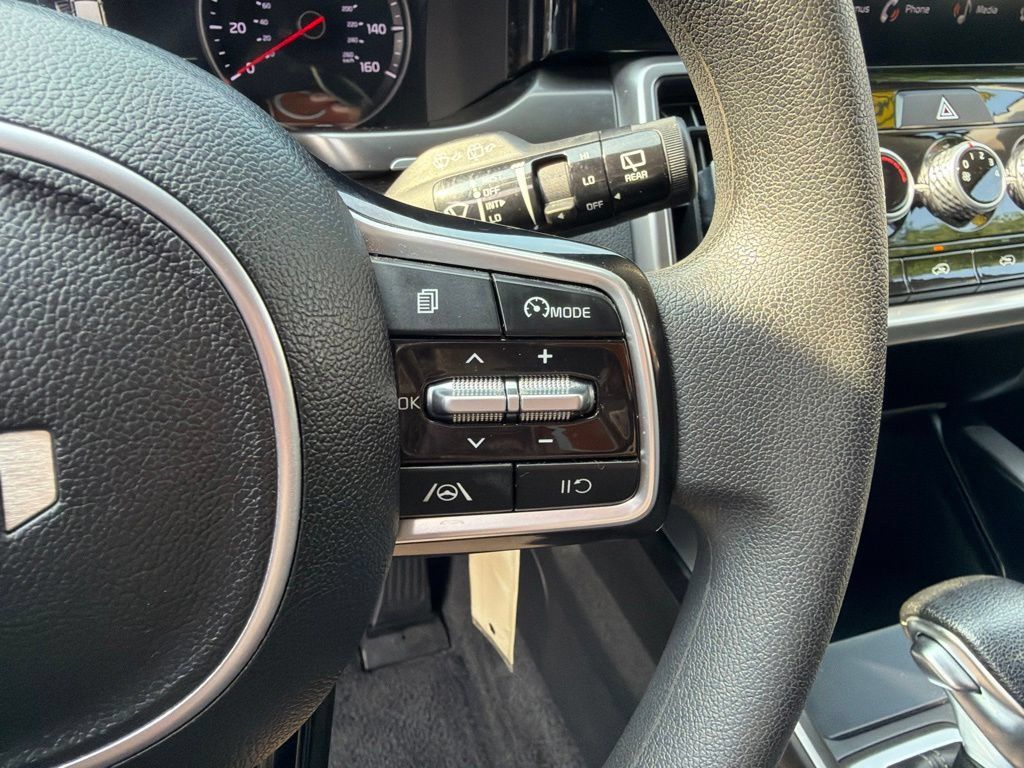 Certified 2023 Kia Sorento LX AWD/4WD image 16