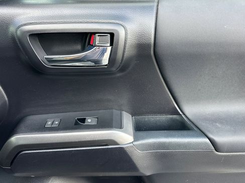 Used 2021 Toyota Tacoma TRD Off-Road image 19