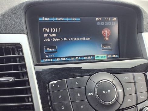 Used 2015 Chevrolet Cruze LT image 10