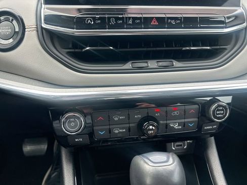 Used 2022 Jeep Compass Limited image 23