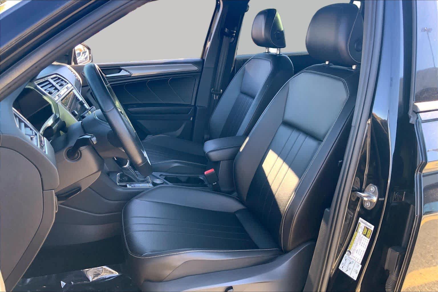 Used 2022 Volkswagen Tiguan SE R-Line AWD/4WD image 8