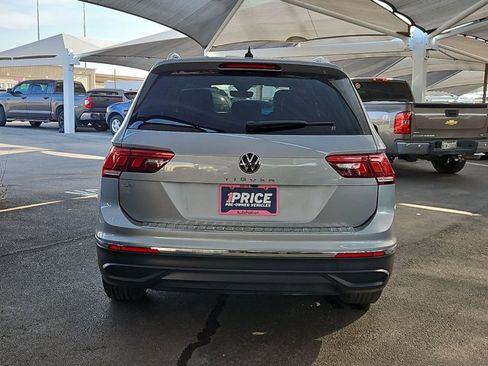 Used 2023 Volkswagen Tiguan SE w/ Panoramic Sunroof Package FWD image 6