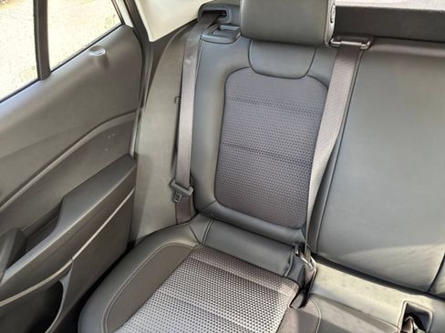 Used 2025 Chevrolet Trax LT FWD image 37
