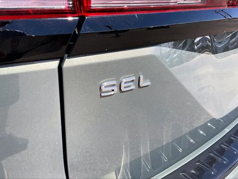Used 2024 Volkswagen Atlas Peak Edition SEL AWD/4WD image 31