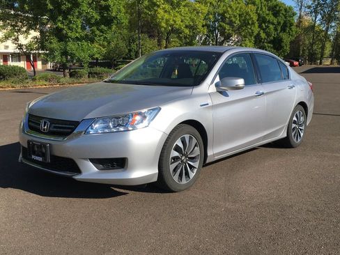 Used 2015 Honda Accord Touring image 1