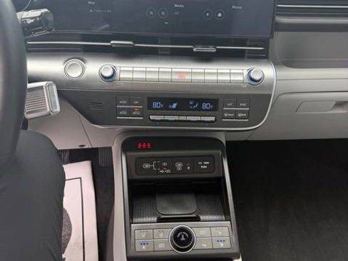 Used 2024 Hyundai Kona Limited AWD/4WD image 18