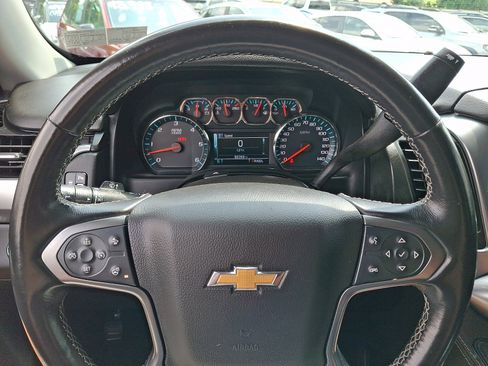 Used 2020 Chevrolet Suburban LT w/ Luxury Package AWD/4WD image 19