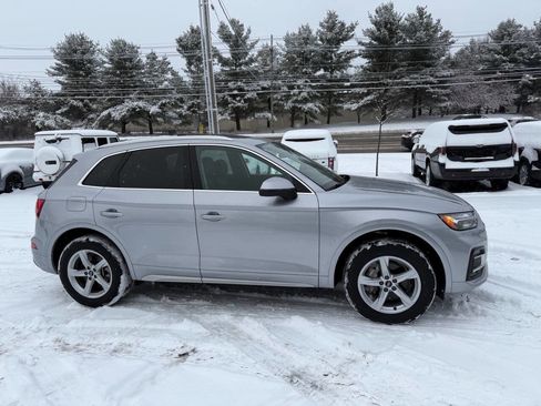 Used 2023 Audi Q5 2.0T Premium w/ Convenience Package image 3