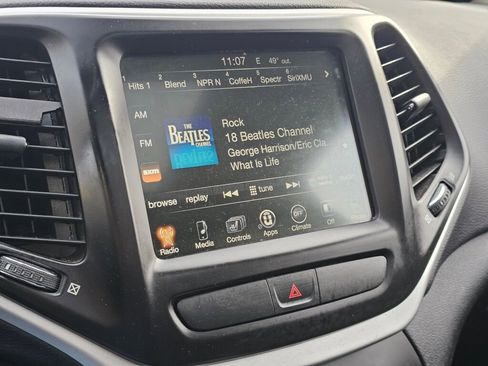 Used 2018 Jeep Cherokee Latitude Plus w/ Comfort/Convenience Group image 22