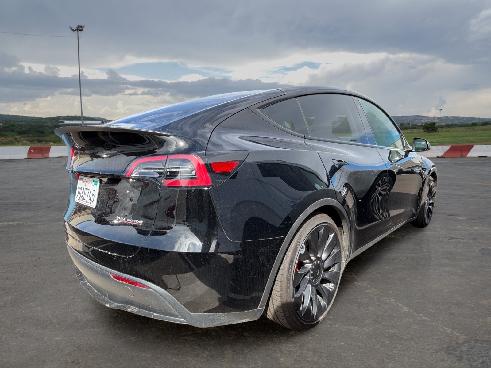 Used 2023 Tesla Model Y Performance AWD/4WD image 3