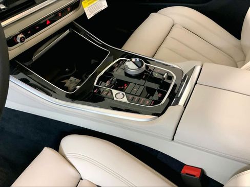 New 2026 BMW X5 xDrive50e image 7