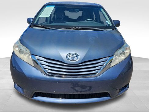 Used 2015 Toyota Sienna LE FWD image 3