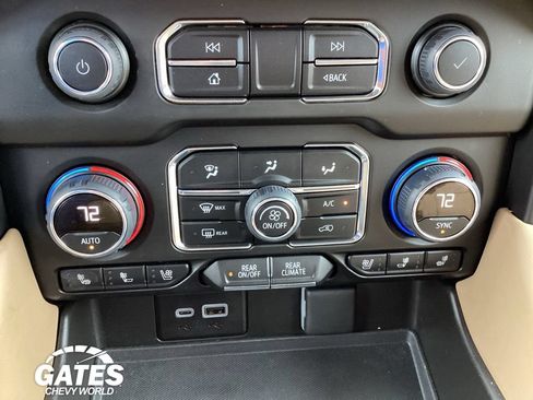 Used 2024 Chevrolet Tahoe Premier w/ Premium Package AWD/4WD image 23