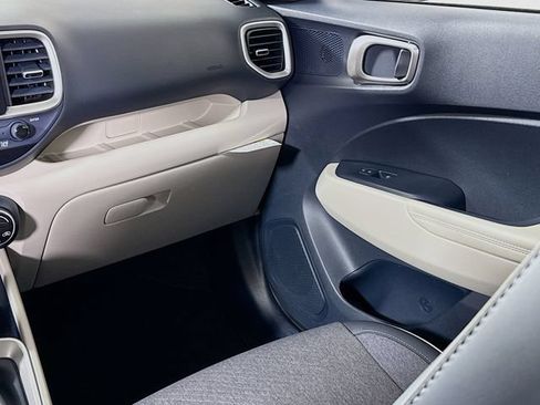 Certified 2024 Hyundai Venue Limited FWD image 25