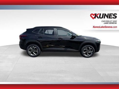 Used 2025 Chevrolet Trax LT FWD image 3