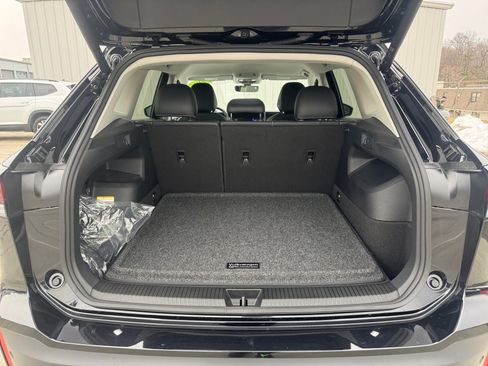 Certified 2025 Volkswagen Tiguan SE image 19