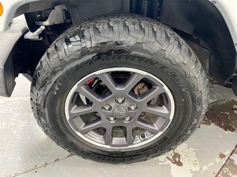 Used 2011 Jeep Wrangler Sahara image 22