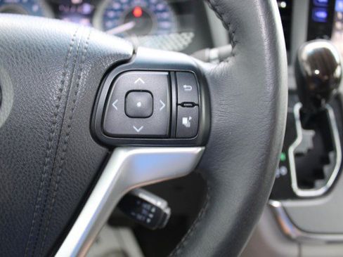 Used 2017 Toyota Sienna XLE FWD image 13