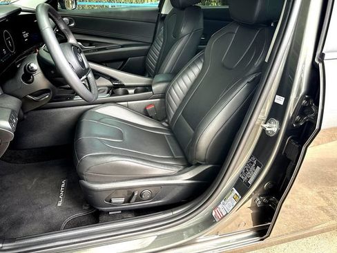 Used 2024 Hyundai Elantra Limited FWD image 9