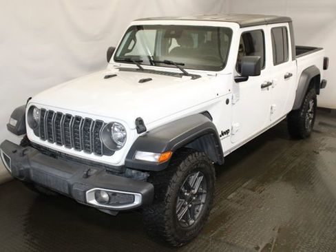 Used 2025 Jeep Gladiator Sport AWD/4WD image 1
