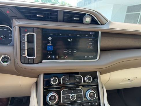 Used 2021 GMC Yukon XL Denali w/ Denali Premium Package AWD/4WD image 13