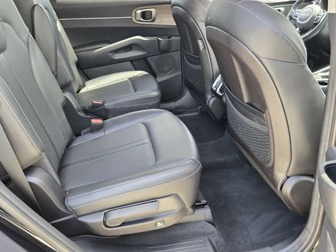 Used 2022 Kia Sorento EX w/ Panoramic Sunroof Package FWD image 16