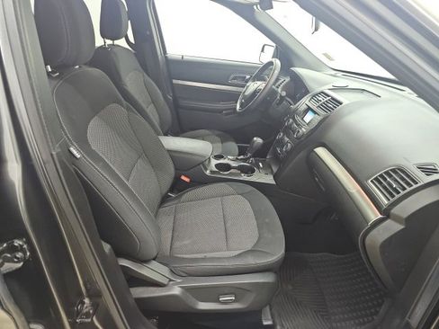 Used 2018 Ford Explorer XLT image 14