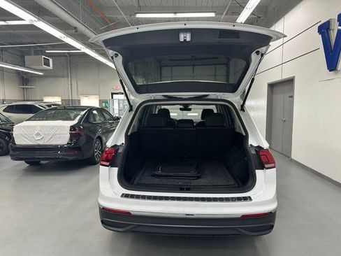 Certified 2022 Volkswagen Tiguan SE w/ Panoramic Sunroof Package image 12