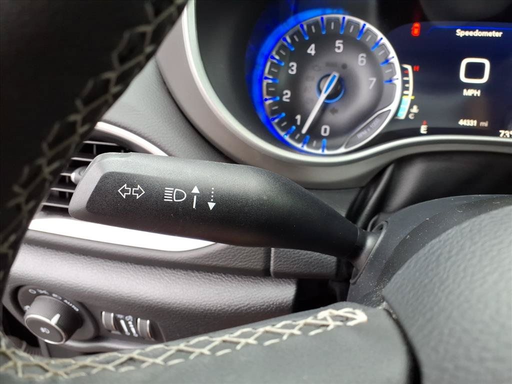 Used 2025 Chrysler Pacifica Select FWD image 17