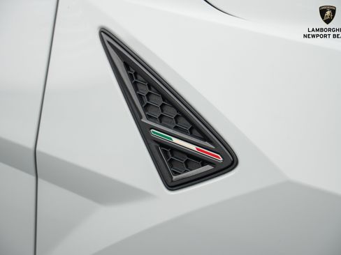 Used 2021 Lamborghini Urus AWD/4WD image 4